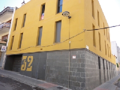 REF. 32-PB / BUILDING LOCATED IN THE CENTER OF TOWN / NEW APARTMENT ON GROUND FLOOR / THREE ROOMS / PALAMOS.