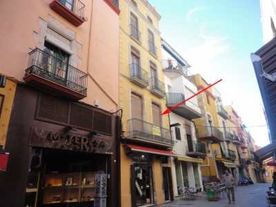 REF. PO-1011 / BUILDING IN OLD TOWN / APARTMENT FIRST FLOOR / TWO ROOMS / PALAMOS.